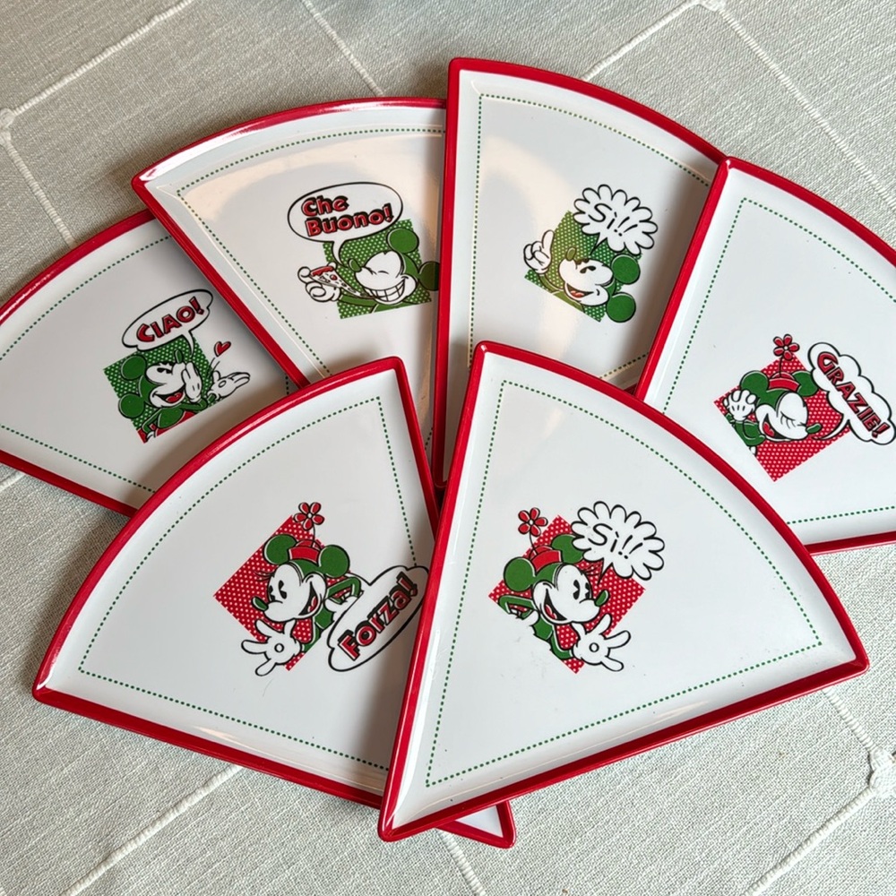 Six Minnie and Mickey Mouse Pizza Plates Melamine used a few times